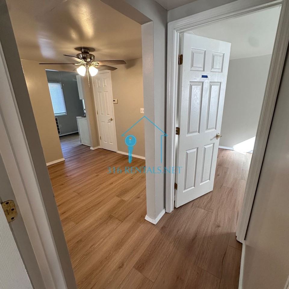 1428 1/2 W Harry St - Photo 7 of 14