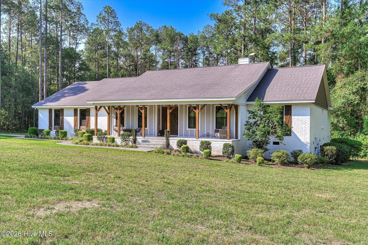 1006 Tamarack Dr - Photo 3 of 50