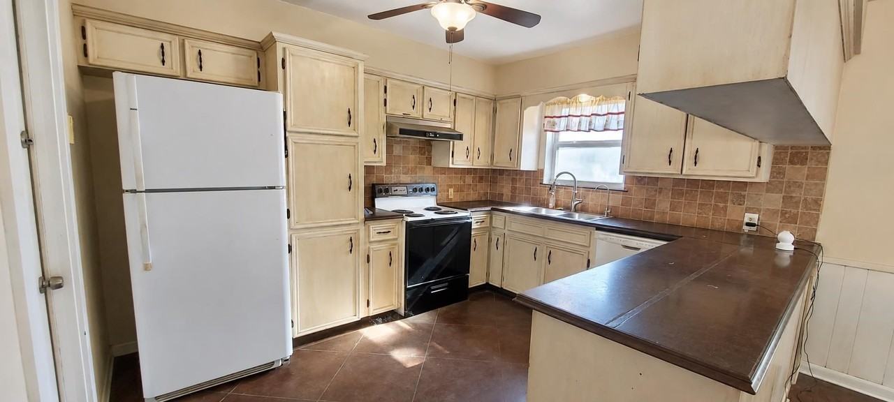 1505 Sunset Dr - Photo 3 of 11