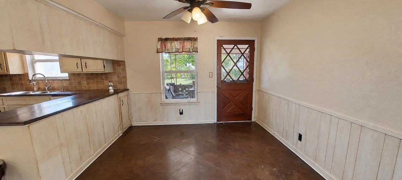 1505 Sunset Dr - Photo 4 of 11