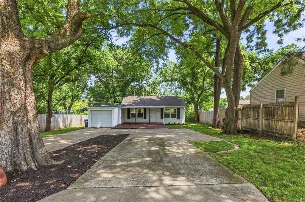 5529 Outlook St - Photo 5 of 33