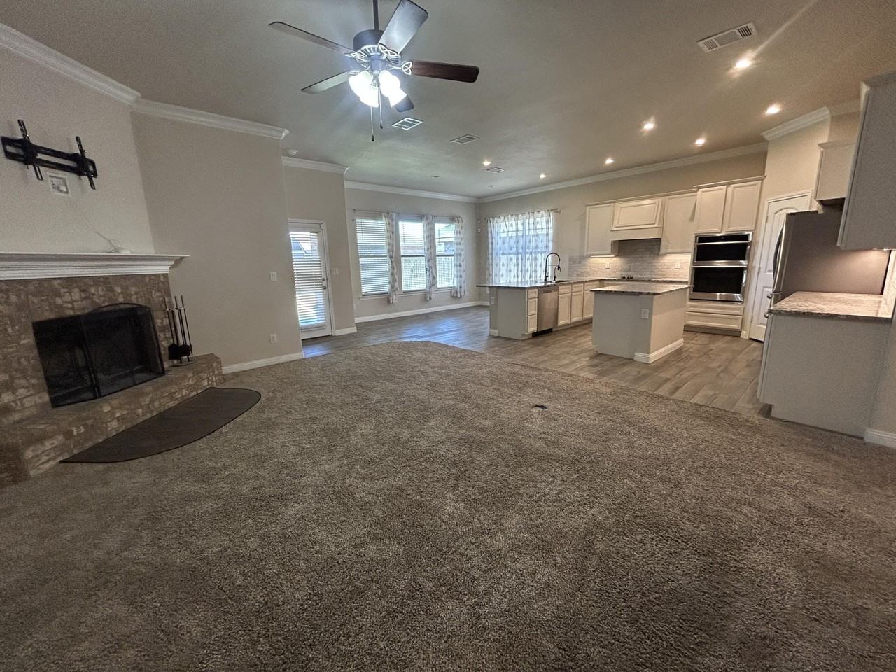 9806 Valencia Ave - Photo 2 of 24