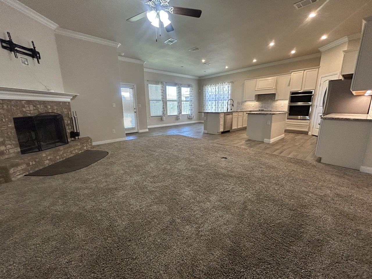 9806 Valencia Ave - Photo 3 of 24