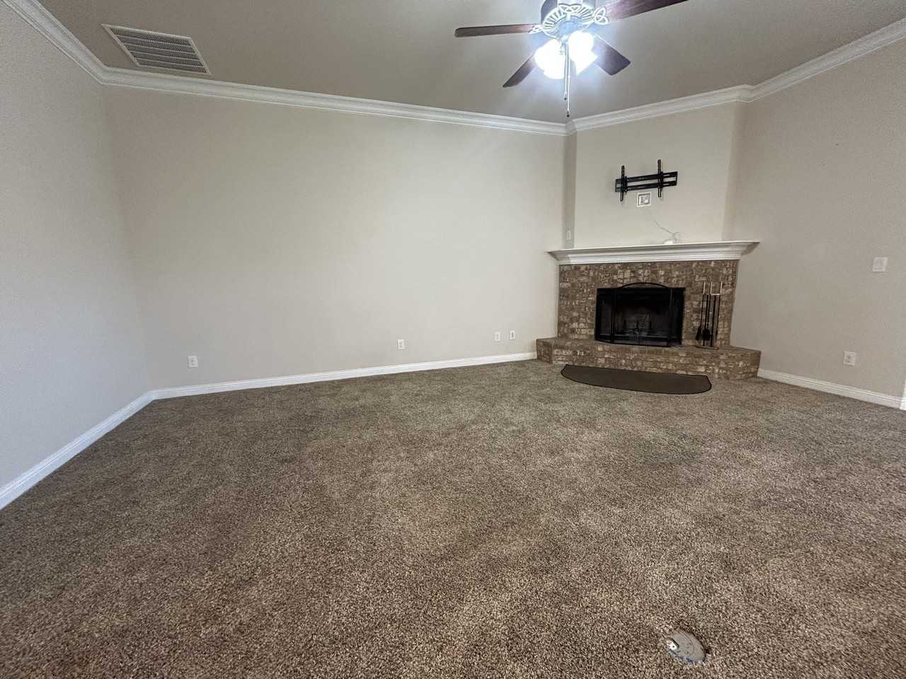 9806 Valencia Ave - Photo 4 of 24