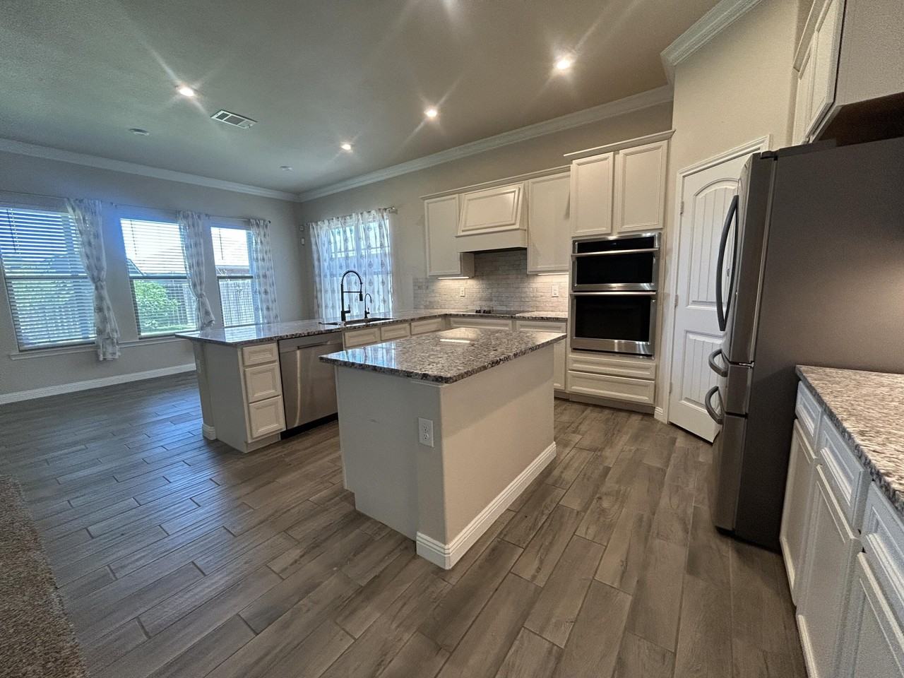 9806 Valencia Ave - Photo 5 of 24