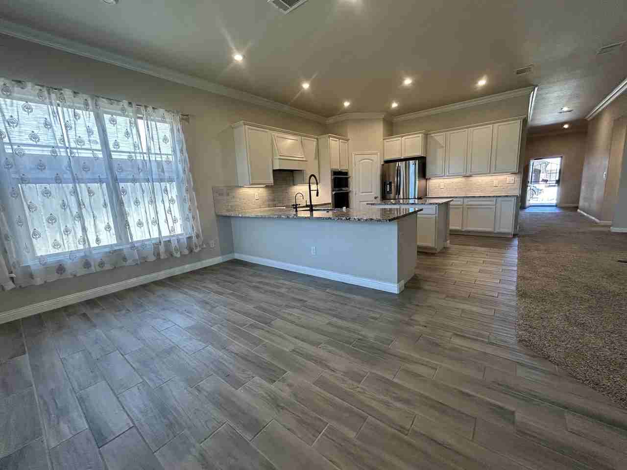 9806 Valencia Ave - Photo 7 of 24