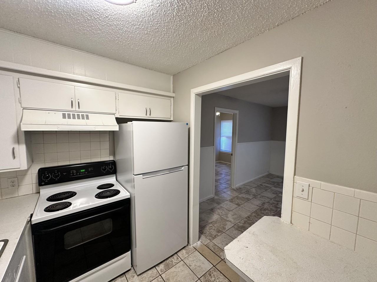 1901 42nd St #4 - Photo 3 of 7