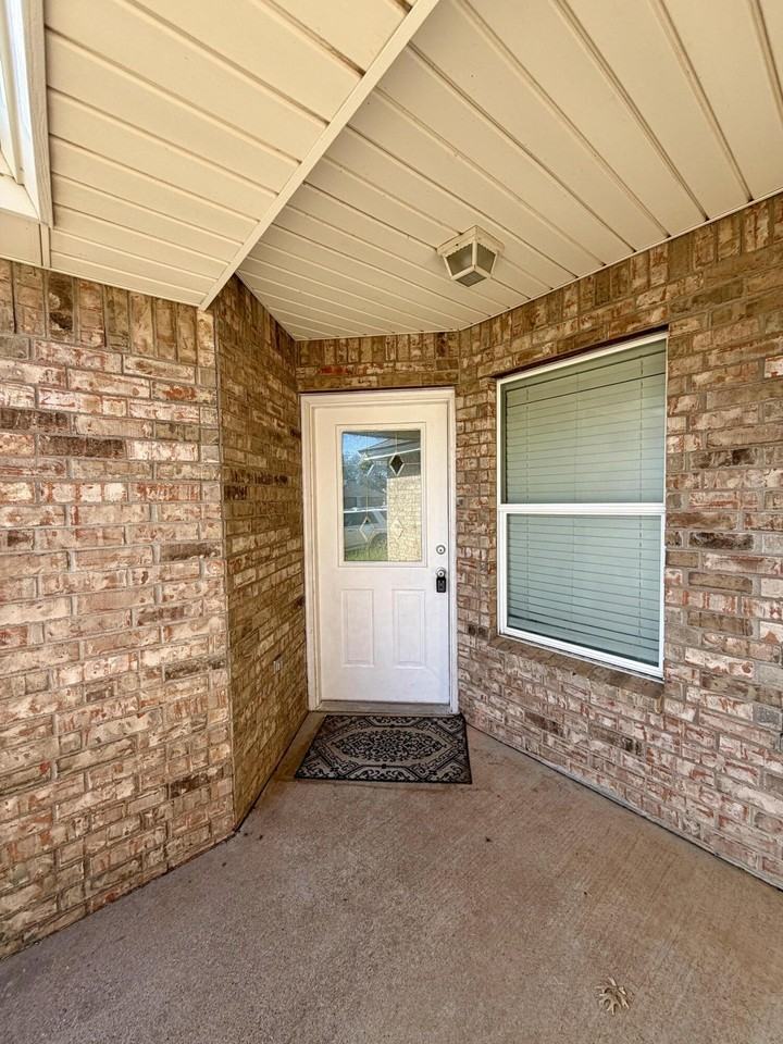 531 N Clinton Ave #A - Photo 3 of 22