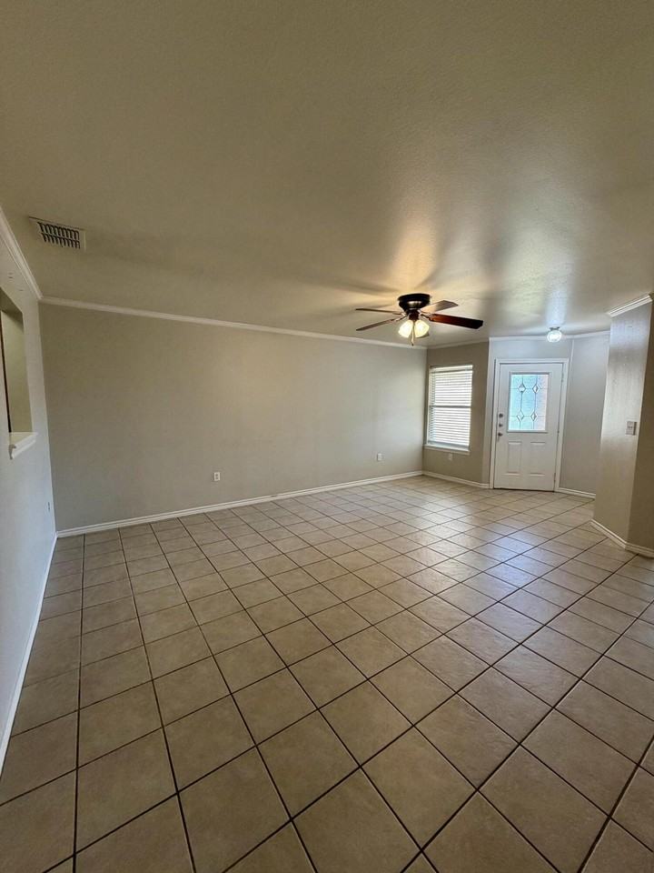531 N Clinton Ave #A - Photo 4 of 22