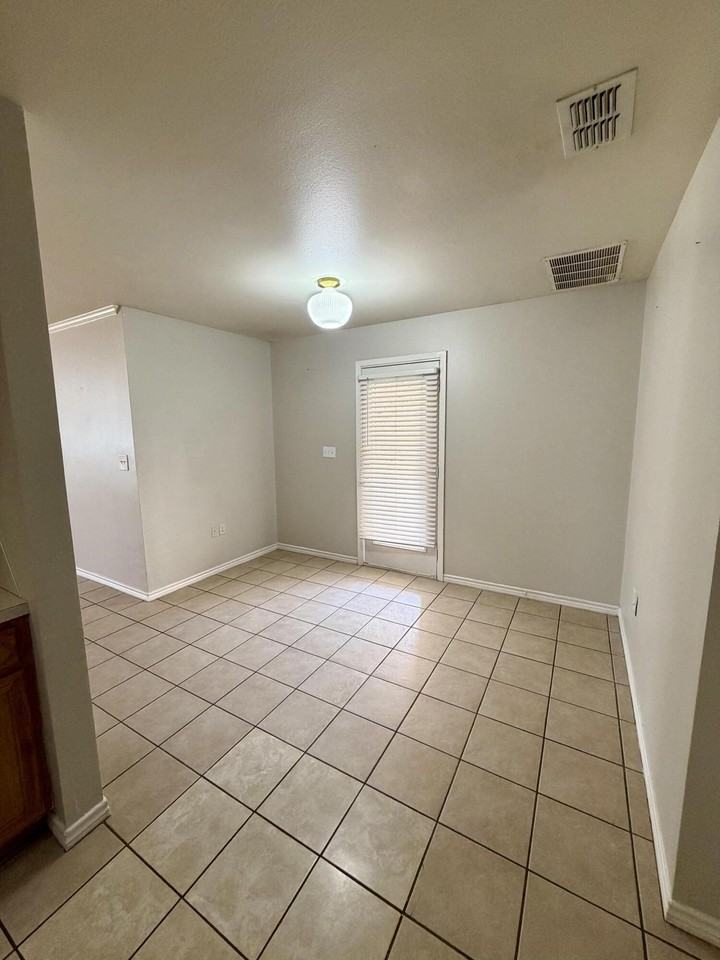 531 N Clinton Ave #A - Photo 7 of 22