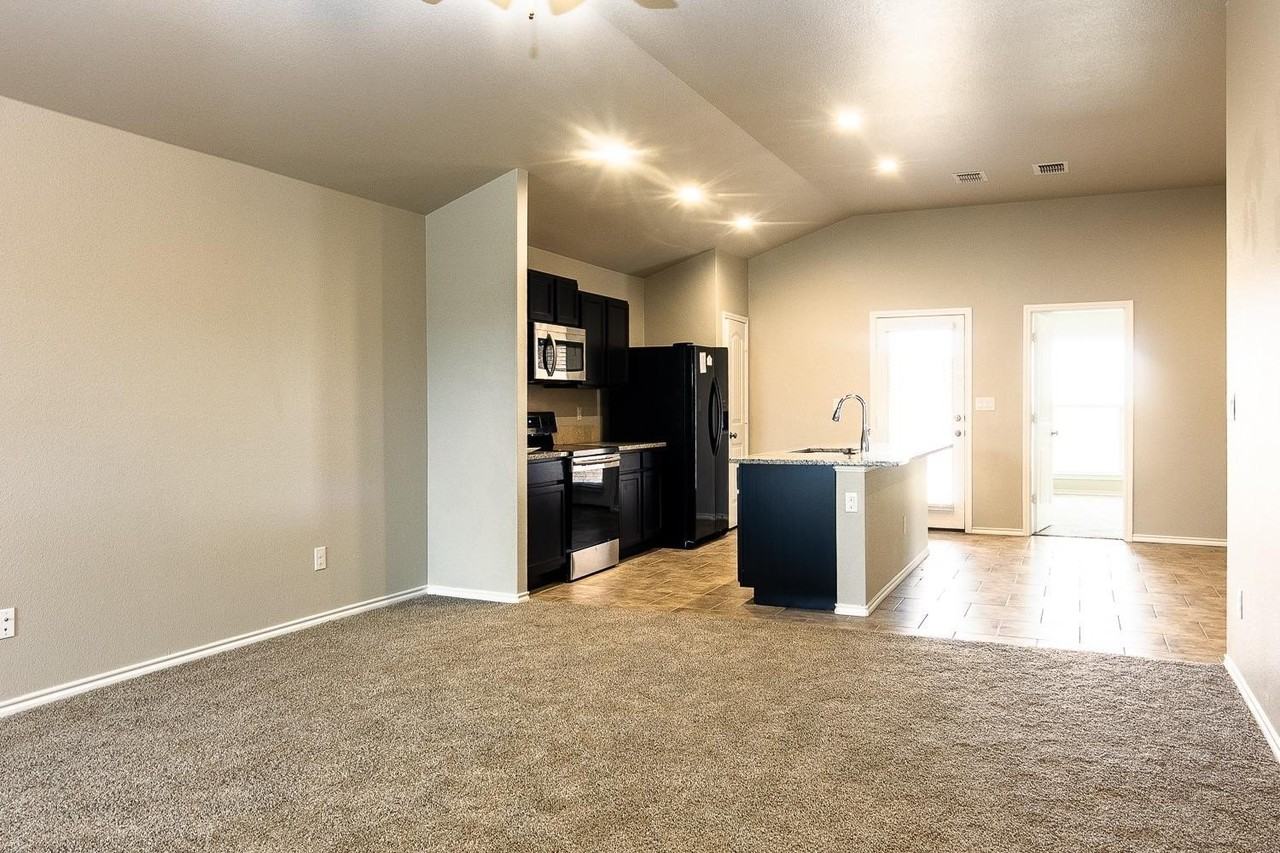 13316 Vernon Ave - Photo 2 of 15