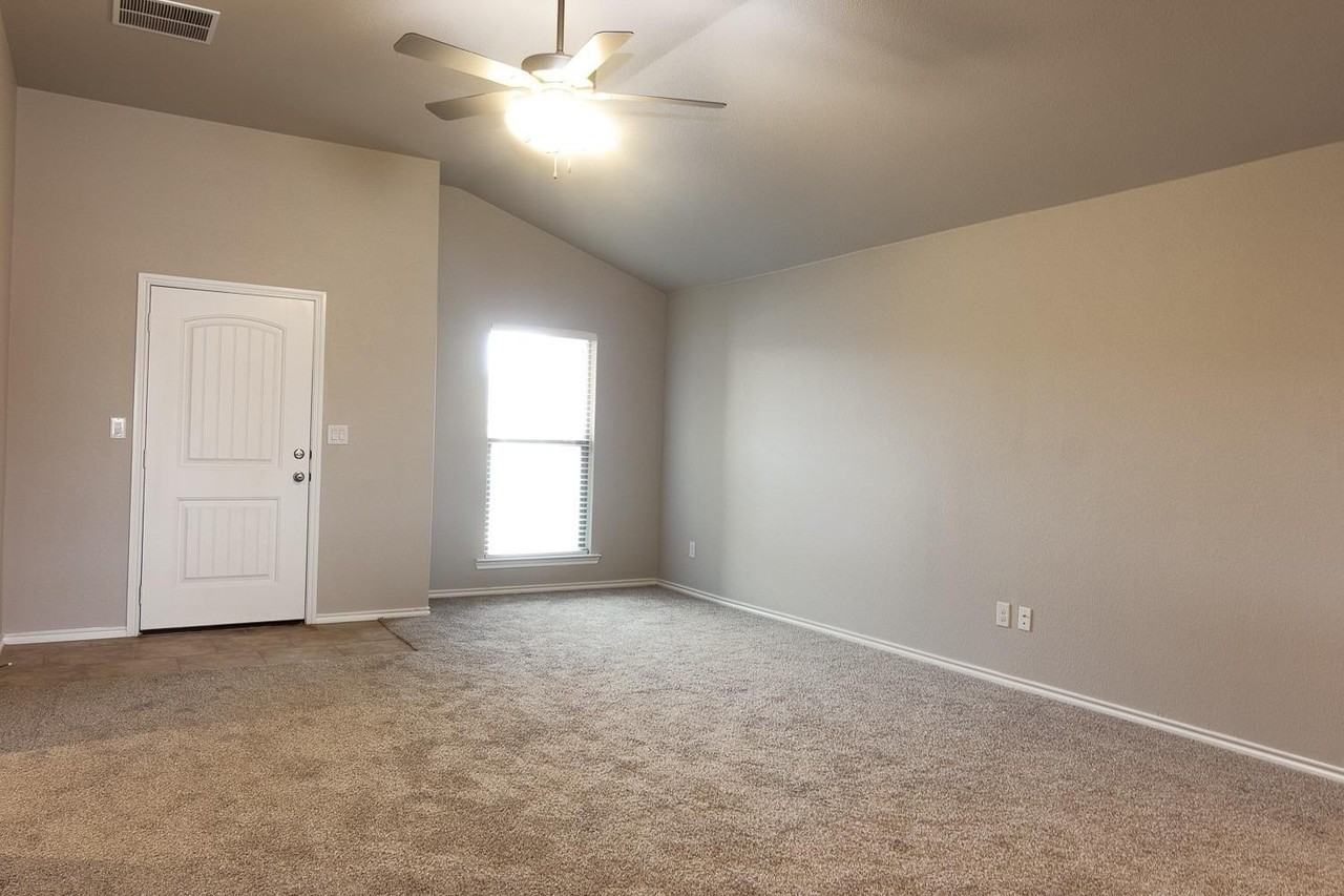 13316 Vernon Ave - Photo 3 of 15