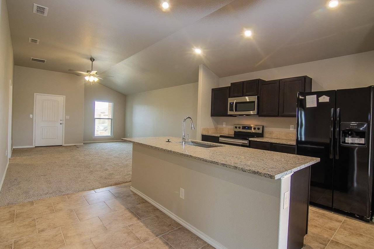 13316 Vernon Ave - Photo 5 of 15