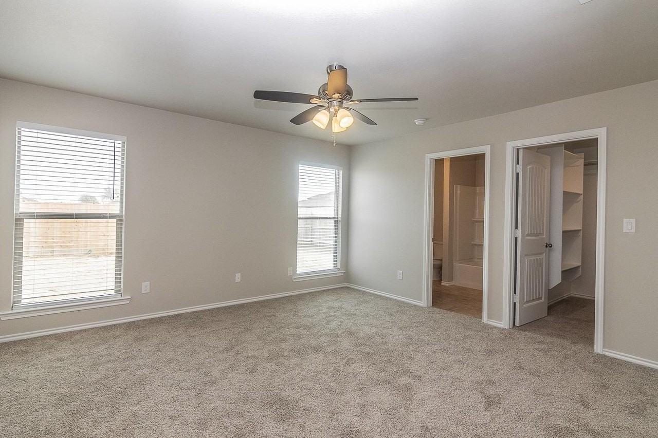 13316 Vernon Ave - Photo 7 of 15