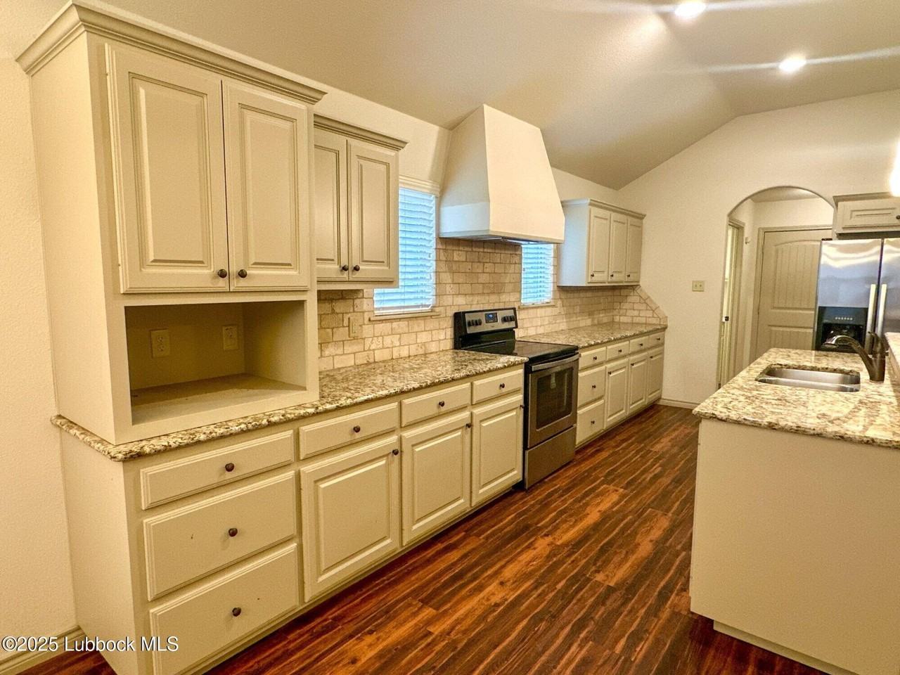 3001 112th St - Photo 5 of 18