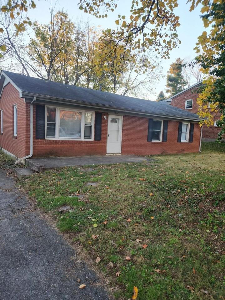3832 Walhampton Dr - Photo 2 of 12