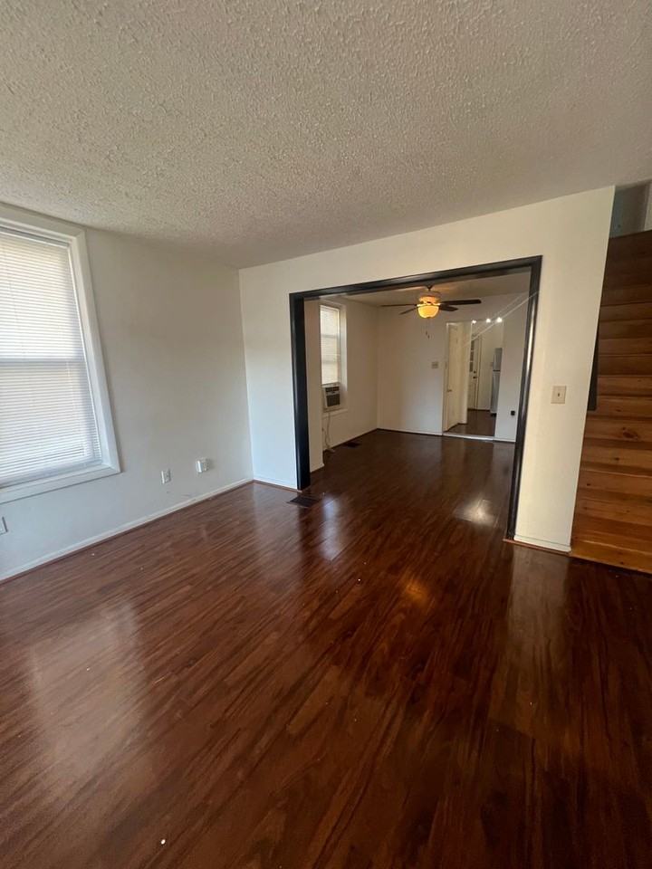 317 W Penn St - Photo 3 of 11