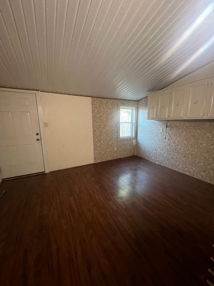 317 W Penn St - Photo 7 of 11