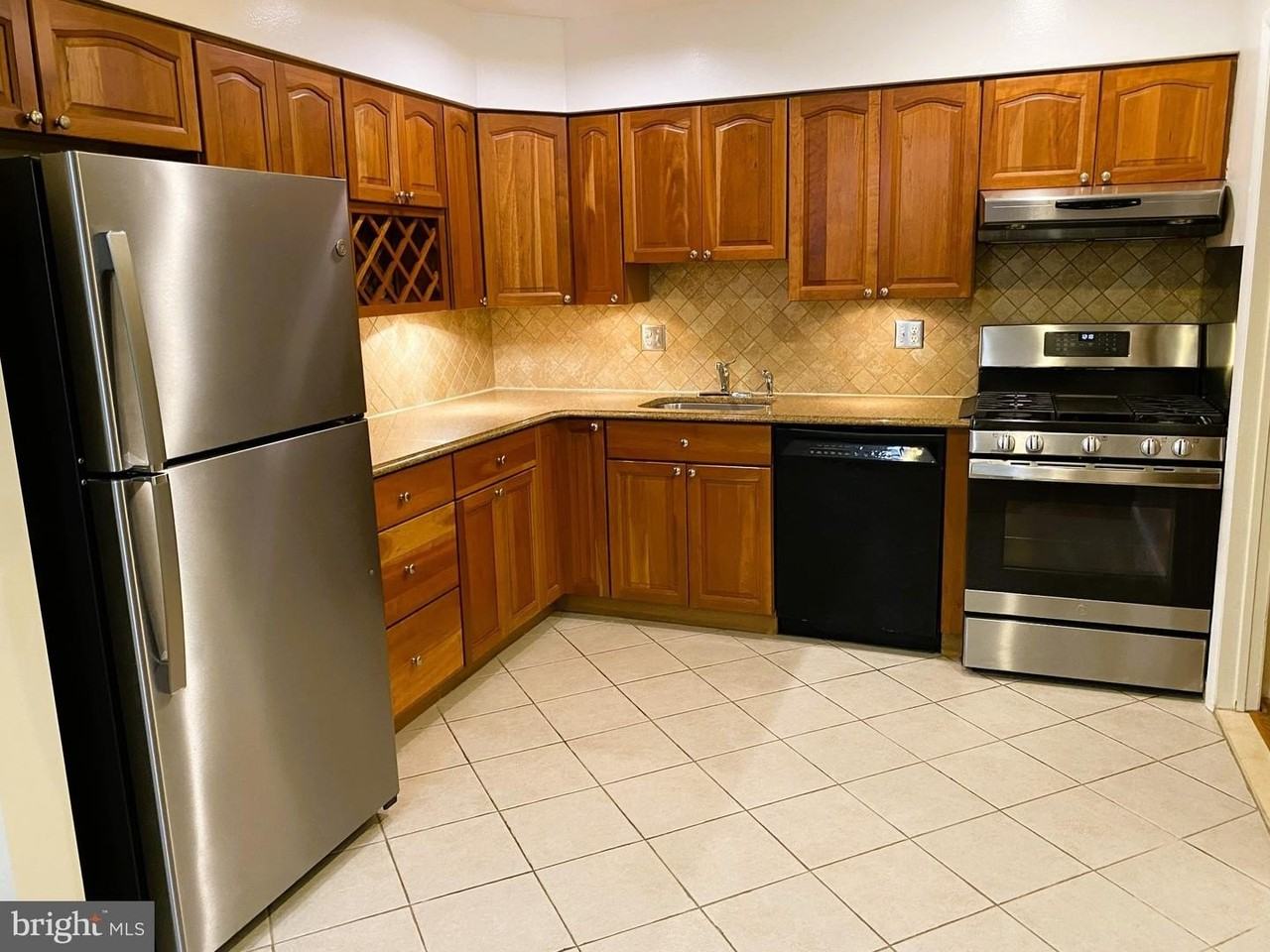 14450 Parkvale Rd - Photo 6 of 15
