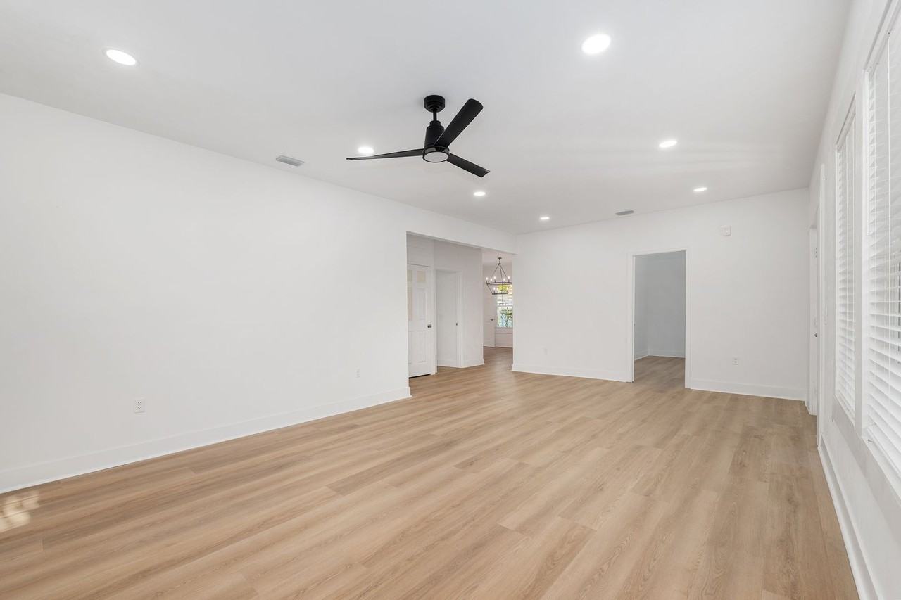 2039 Nw 3rd Ave - Photo 6 of 37