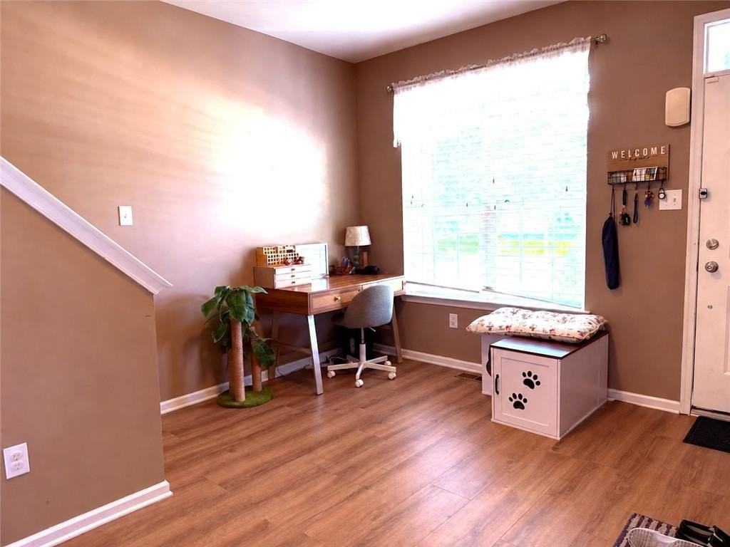 1105 King Way - Photo 3 of 23