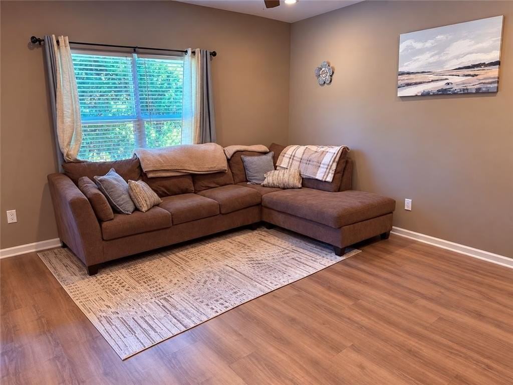 1105 King Way - Photo 5 of 23