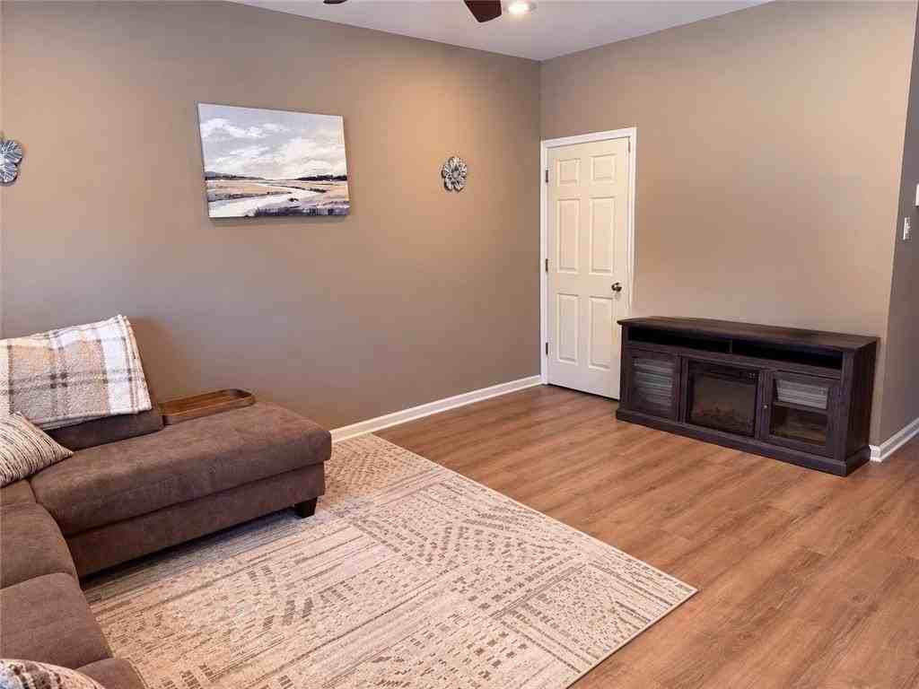 1105 King Way - Photo 6 of 23