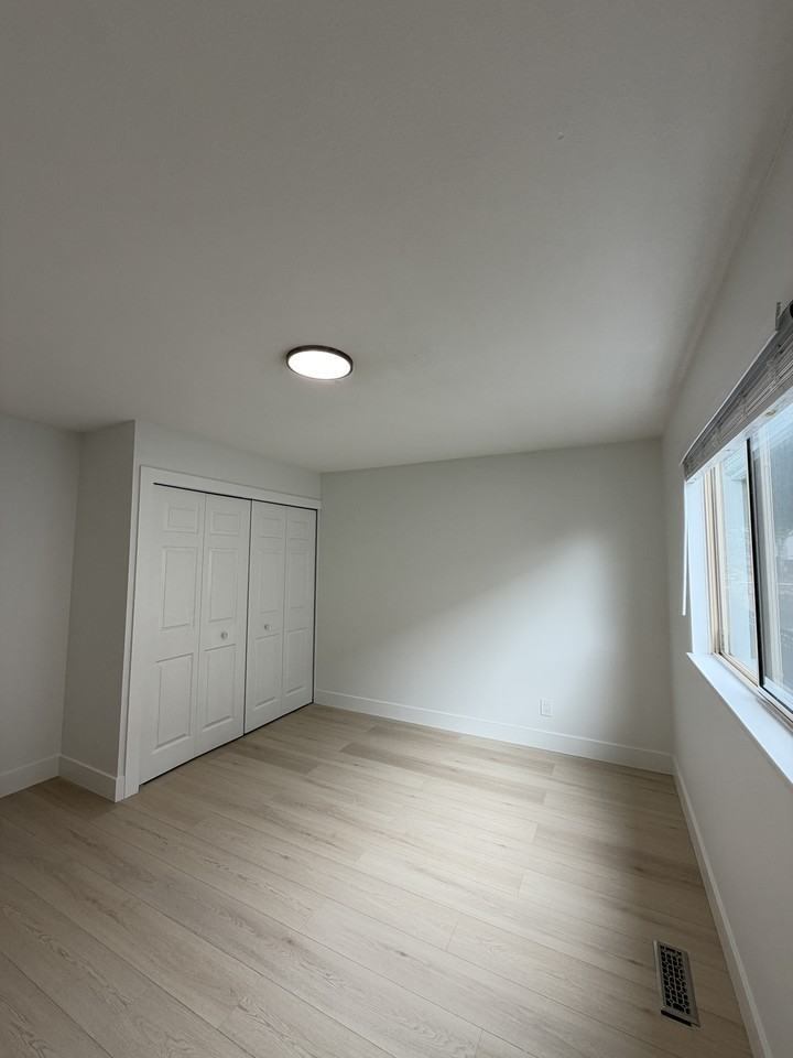 60 Ave & 189a St #BSMT - Photo 4 of 10