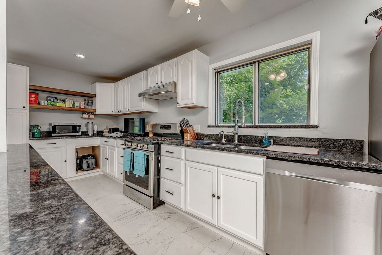 123 Hoffman Ave - Photo 6 of 24