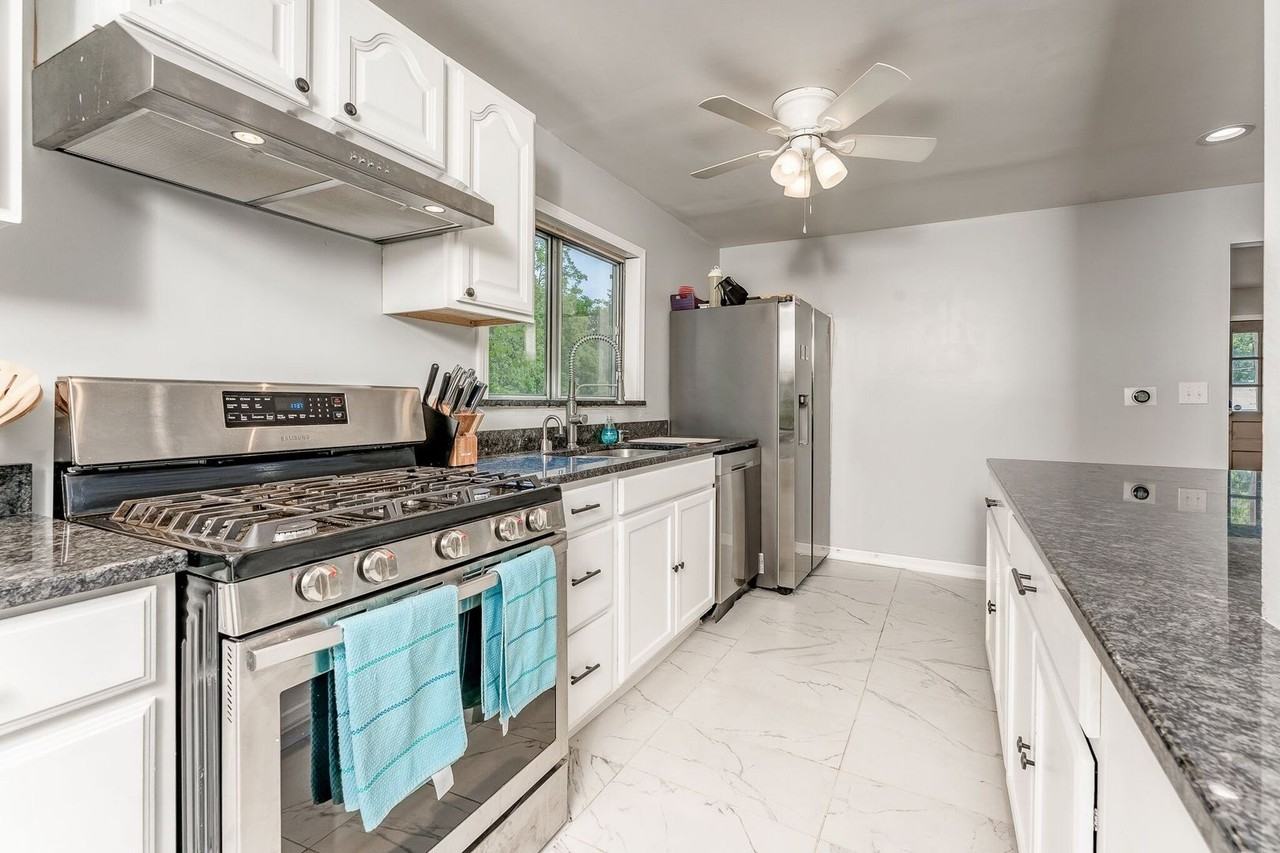 123 Hoffman Ave - Photo 7 of 24