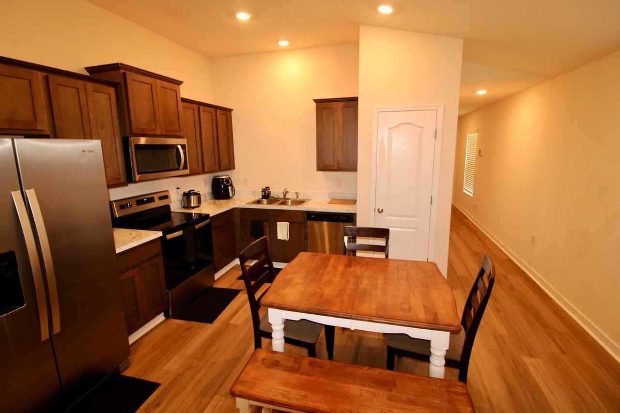 119 Teakwood Dr - Photo 4 of 14