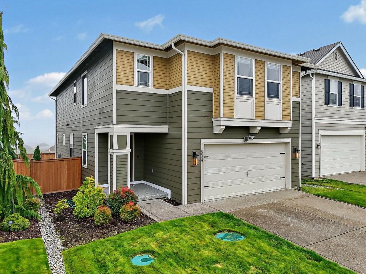 834 Burwood St Se - Photo 2 of 44