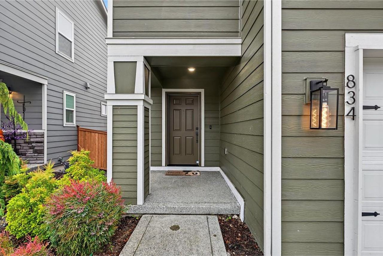 834 Burwood St Se - Photo 3 of 44