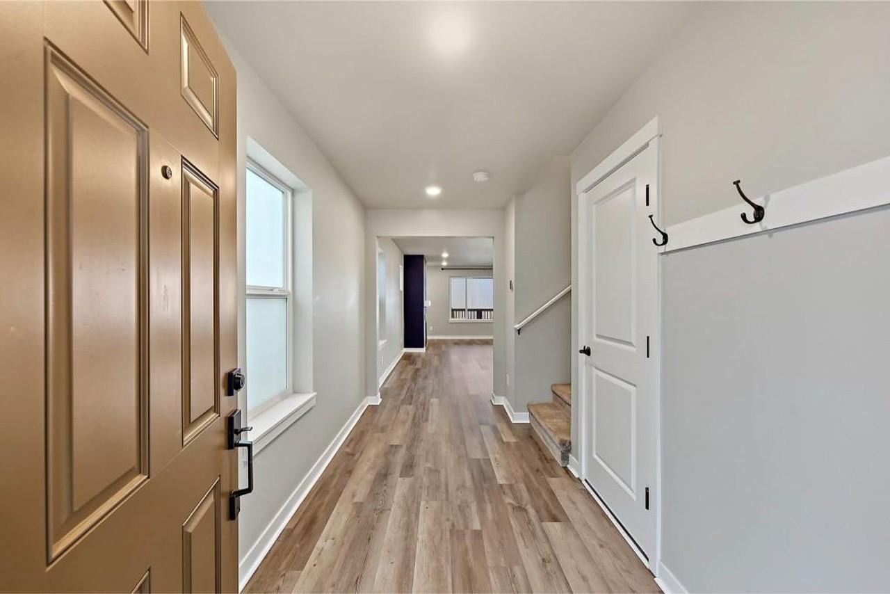 834 Burwood St Se - Photo 4 of 44