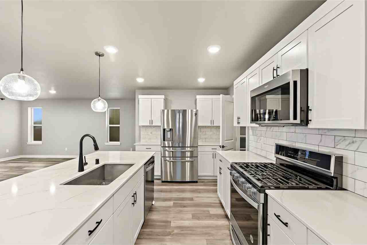 834 Burwood St Se - Photo 6 of 44