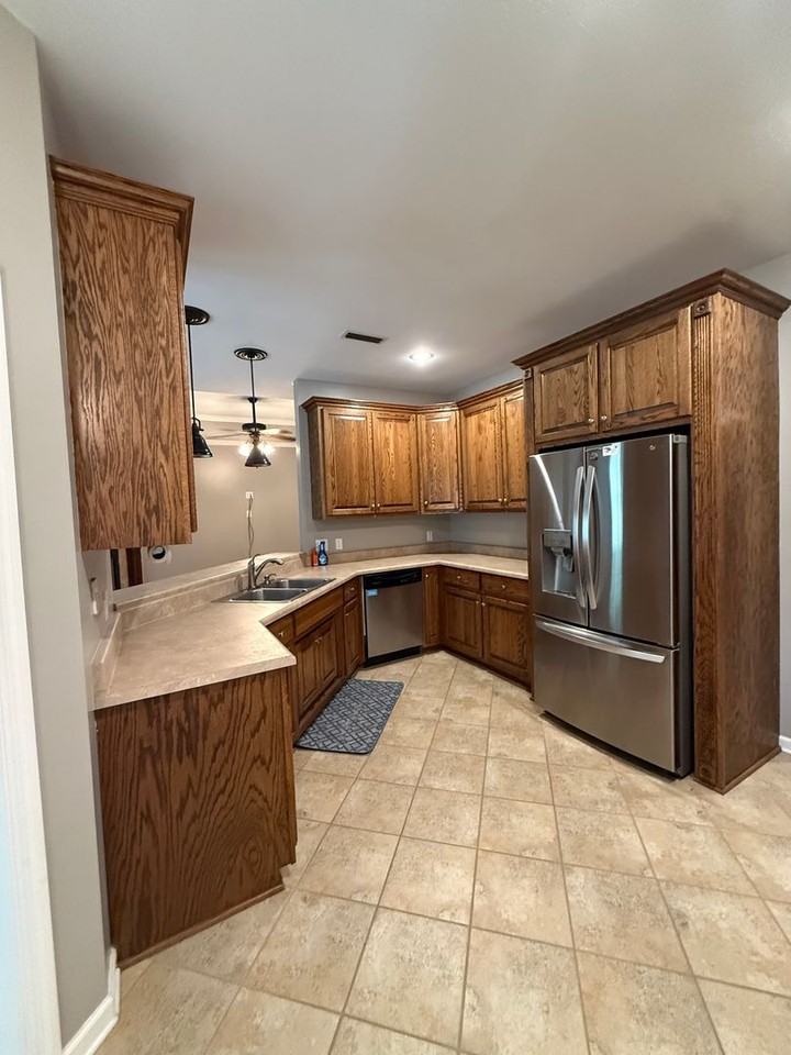 806 Alberta St - Photo 4 of 32