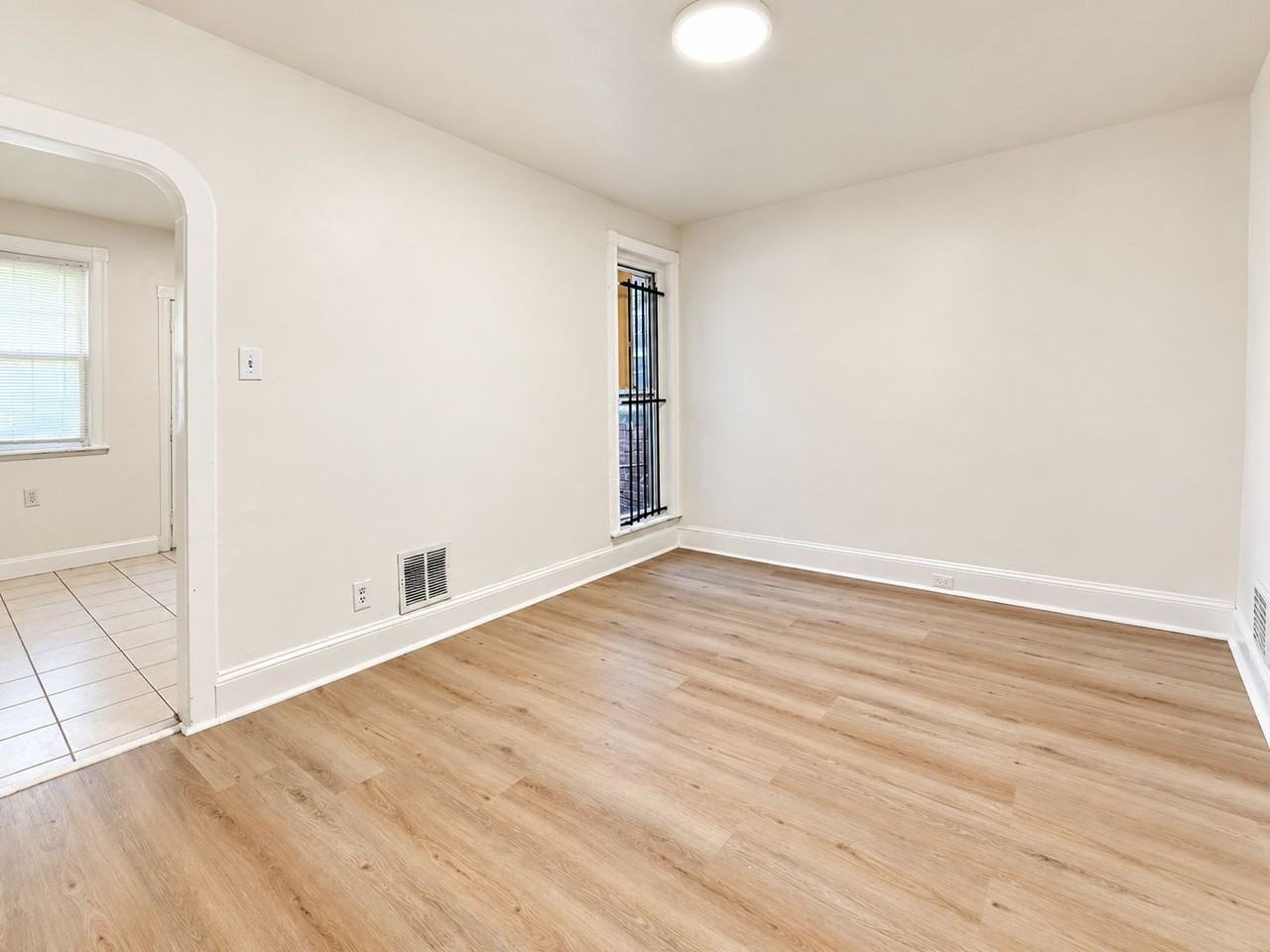 229 W Sheldon St - Photo 6 of 22