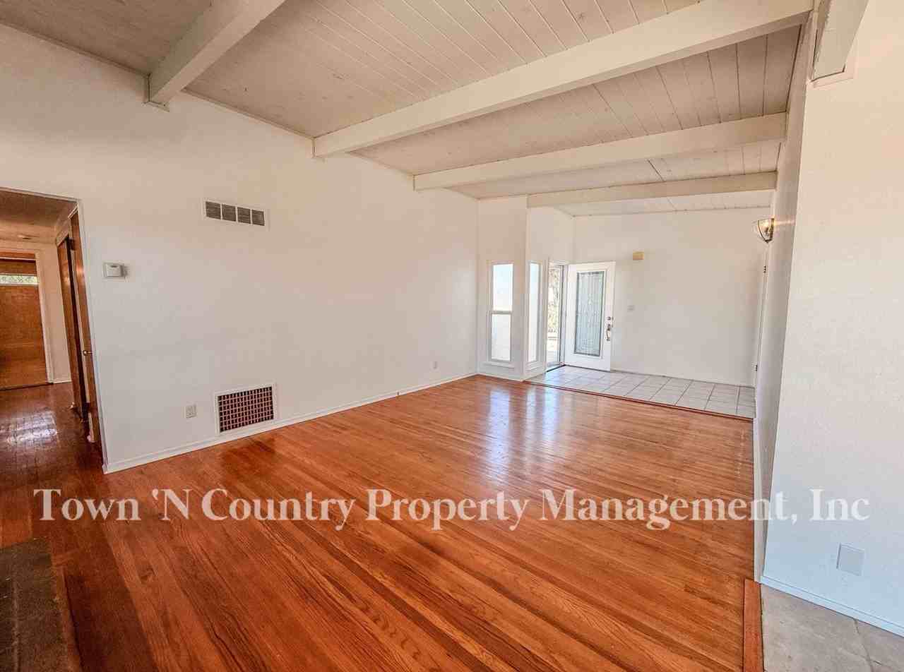 1830 Military Ave - Photo 4 of 32