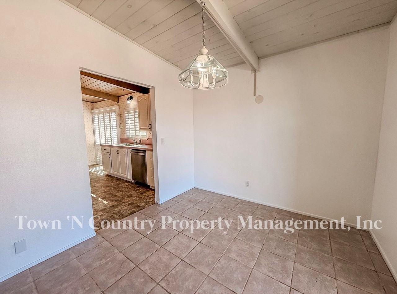 1830 Military Ave - Photo 5 of 32