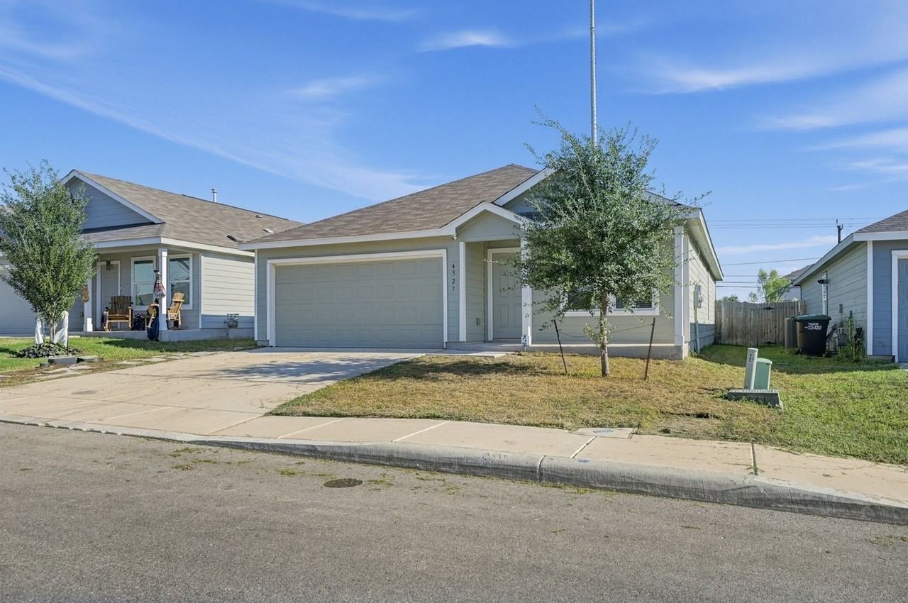 4527 Azure Pl - Photo 3 of 36