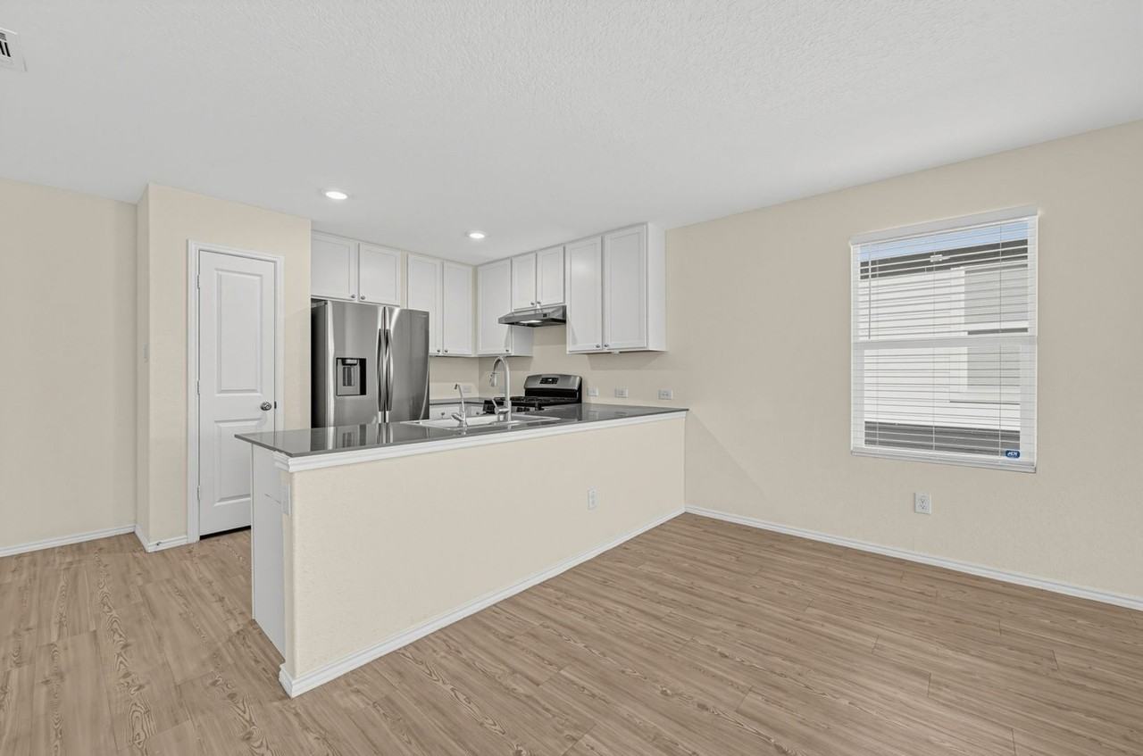 4527 Azure Pl - Photo 4 of 36