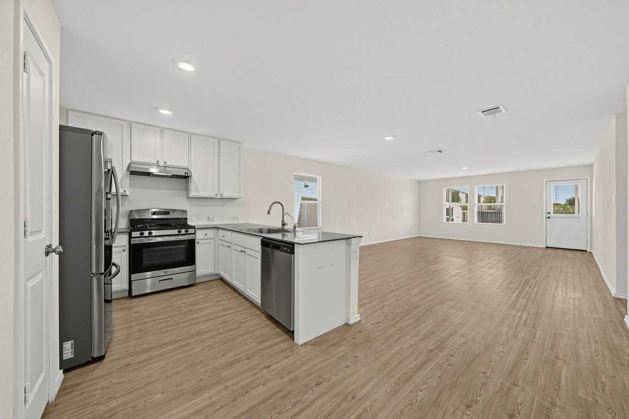 4527 Azure Pl - Photo 7 of 36