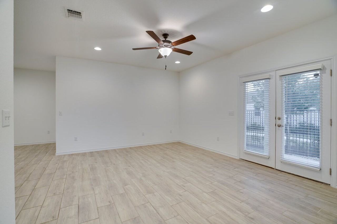9015 Looksee Ln - Photo 3 of 20