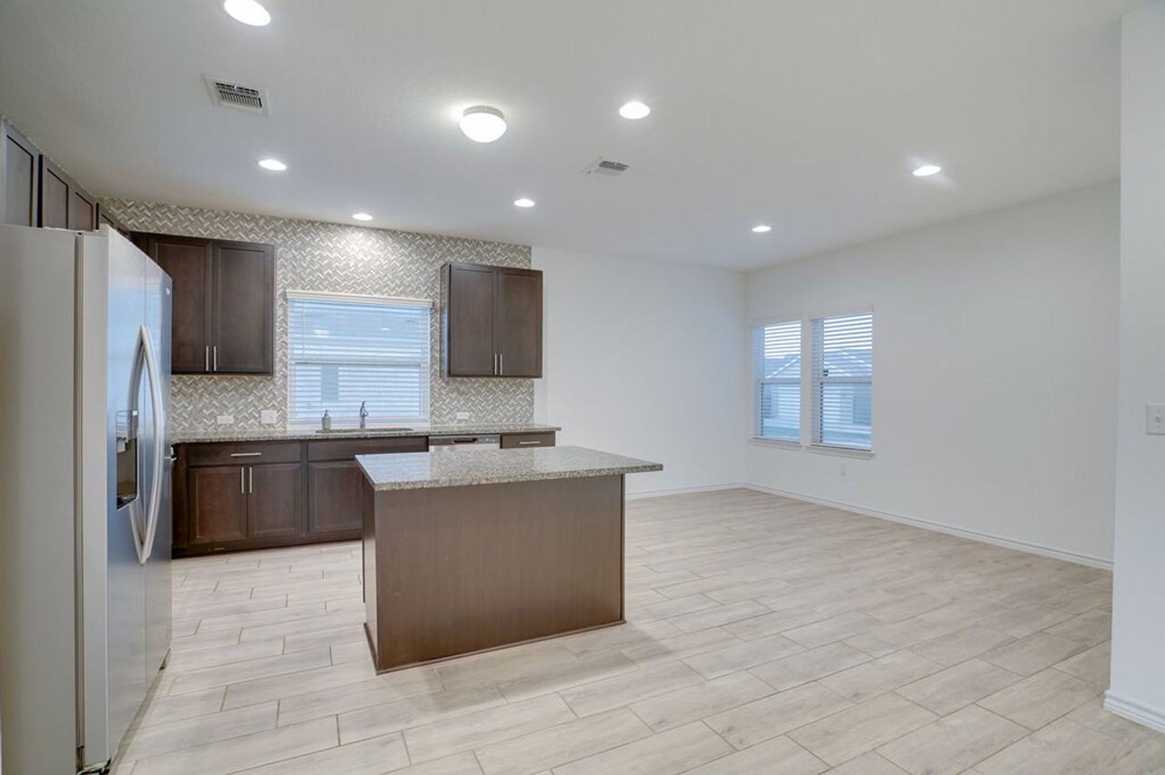 9015 Looksee Ln - Photo 4 of 20