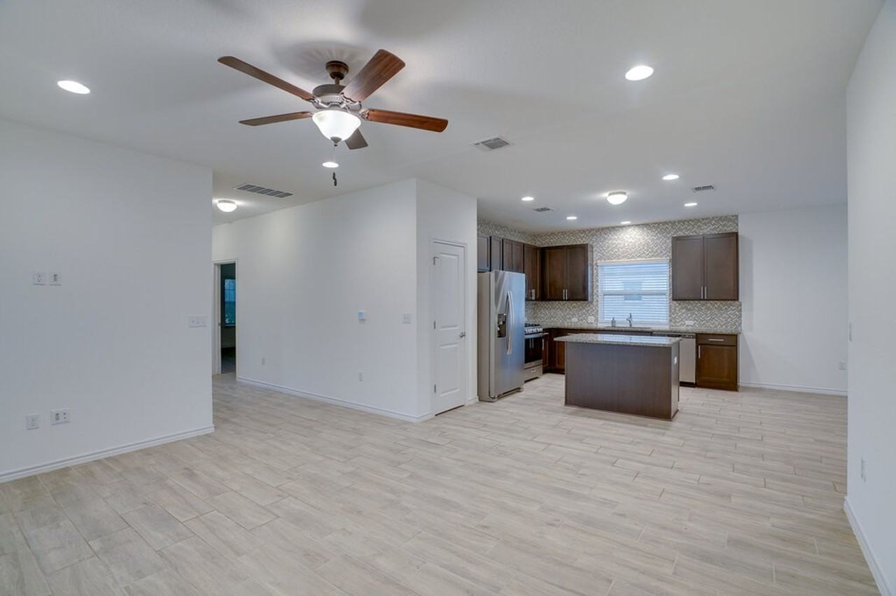 9015 Looksee Ln - Photo 5 of 20
