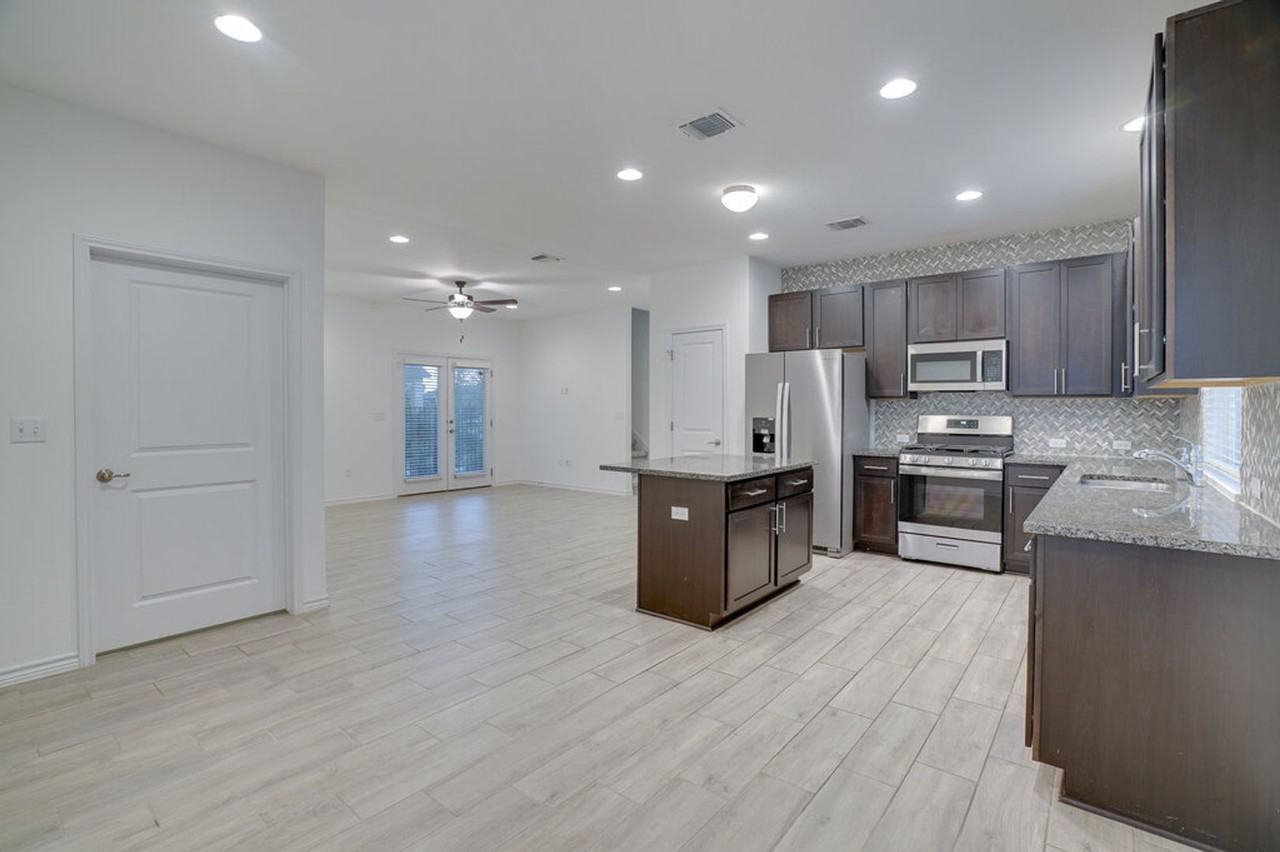 9015 Looksee Ln - Photo 6 of 20