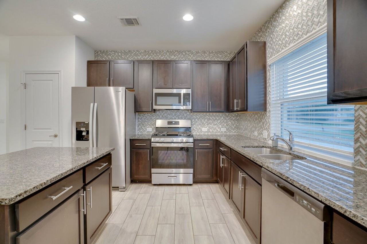 9015 Looksee Ln - Photo 7 of 20
