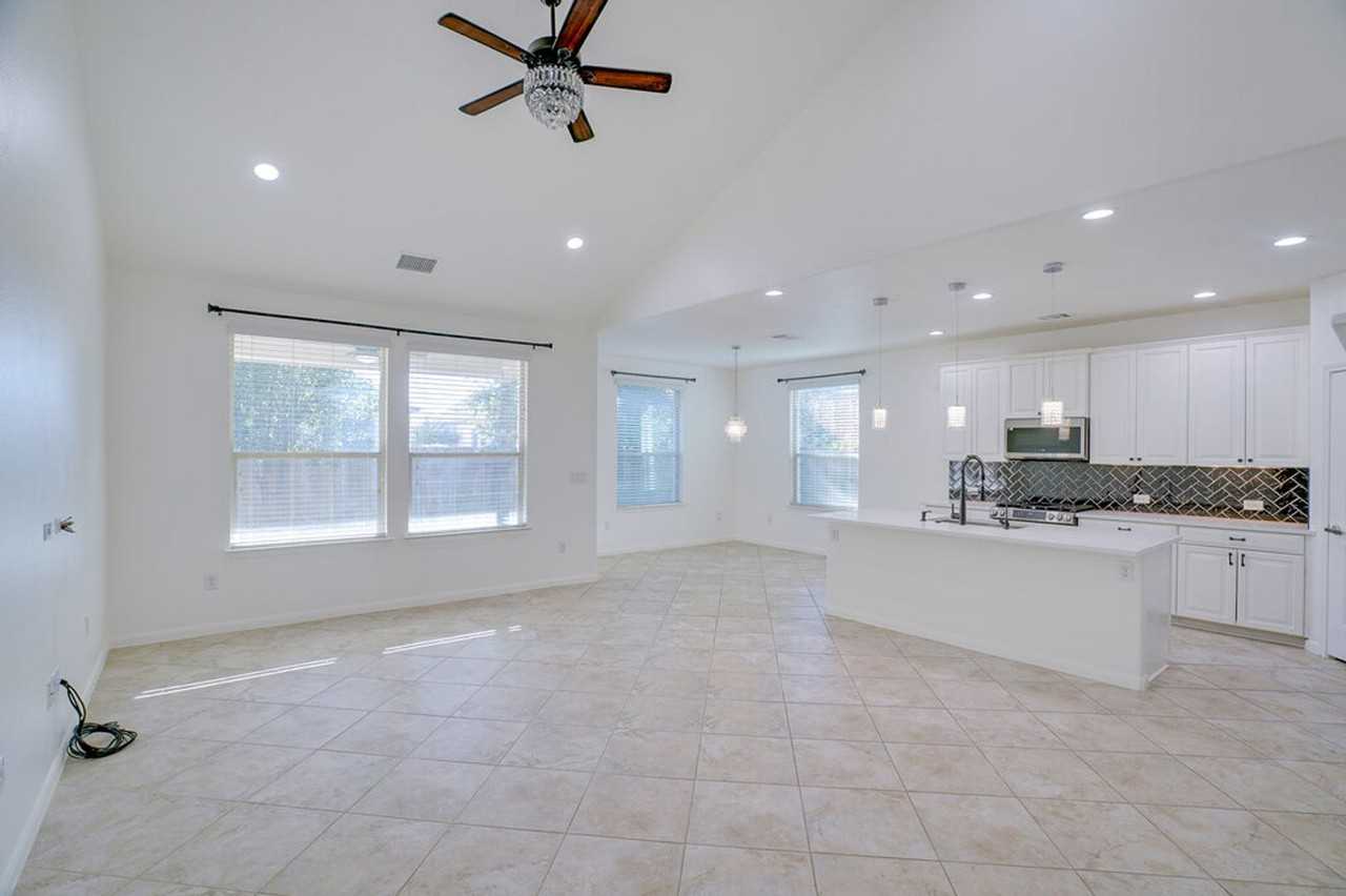 2509 Etta May Ln - Photo 5 of 20