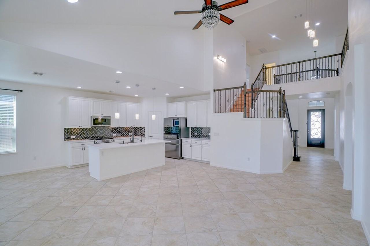 2509 Etta May Ln - Photo 6 of 20