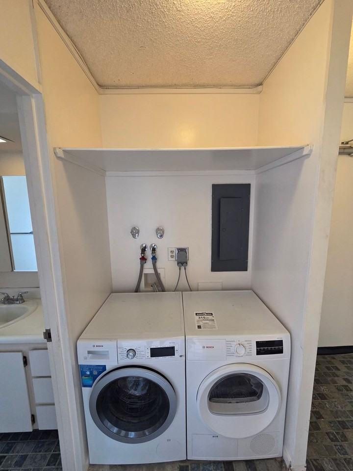 1545 Nehoa St #404 - Photo 4 of 41
